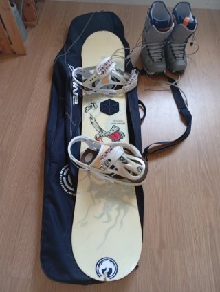 Tabla, botas y equipaje de Snow
