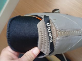 Tabla, botas y equipaje de Snow
