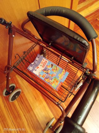 Andador para personas mayores con asiento