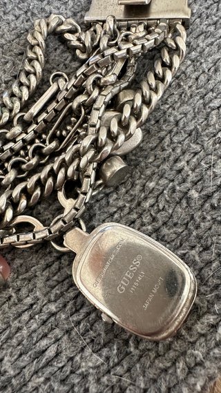 Orologio Guess Vintage con Bracciale Charms Vintage