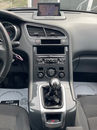 Peugeot 5008 2012