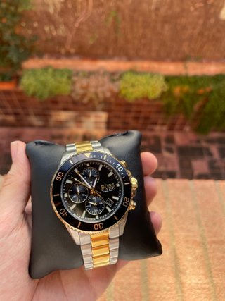 Reloj Hugo Boss bicolor cronógrafo (SIN CAJA)