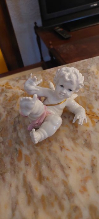 Figura de porcelana de angelote de Algora