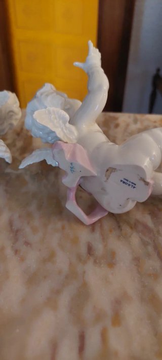 Figura de porcelana de angelote de Algora
