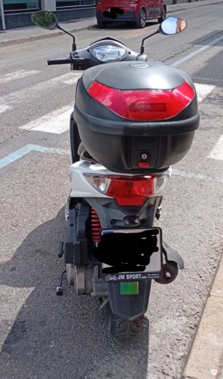Sym Jet 4 125cc + 2 Cascos Talla S