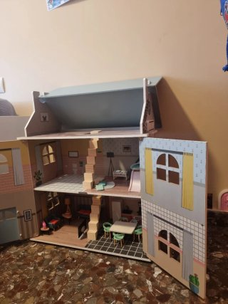 Casita de muñecas grande