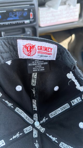 Gorra Grimey Negra y Blanca New Era