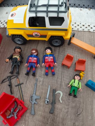 Playmobil Coche de Rescate y Figuras