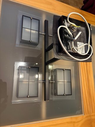 Lámpara de salón moderna con 4 apliques de luz.