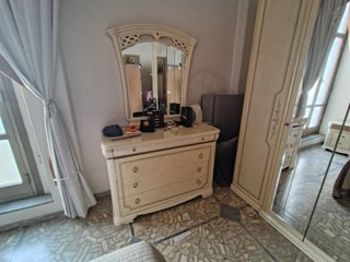Cassettiera con specchio