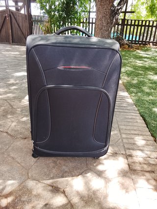 Maleta de viaje negra