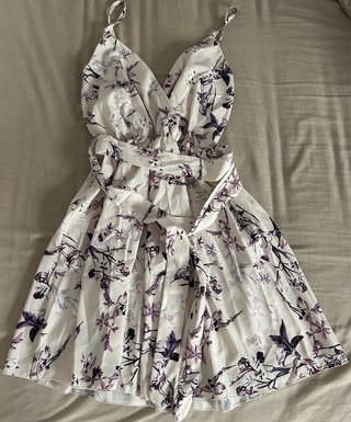 Vestido floral blanco y morado