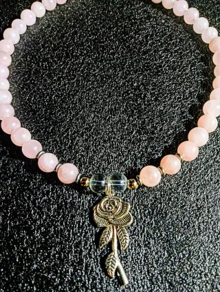 Gargantilla Cuarzo Rosa con Colgante de una Rosa