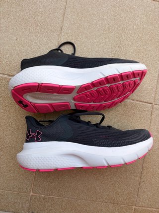 Under Armour Charged Rogue 5 Mujer Negro/Rosa