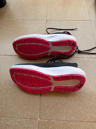 Under Armour Charged Rogue 5 Mujer Negro/Rosa