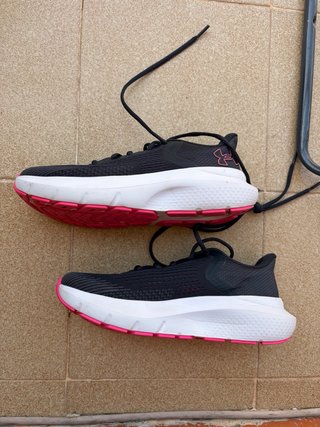 Under Armour Charged Rogue 5 Mujer Negro/Rosa