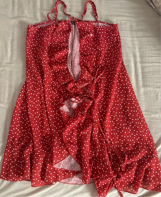 Vestido rojo con estampado de corazones