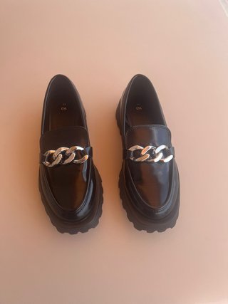 Mocasines C&A mujer negros cadena suela track