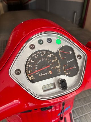 Vespa GTS Super 125 Roja