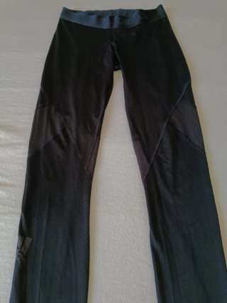 Leggings Adidas neri con inserti in mesh