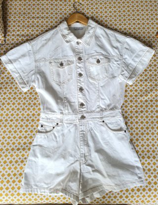 Mono vaquero blanco Stradivarius