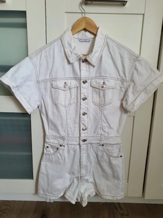 Mono vaquero blanco Stradivarius