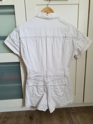 Mono vaquero blanco Stradivarius
