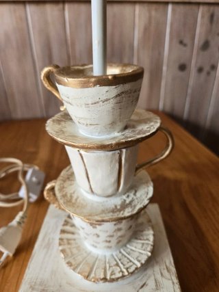 Lámpara de mesa vintage tazas.