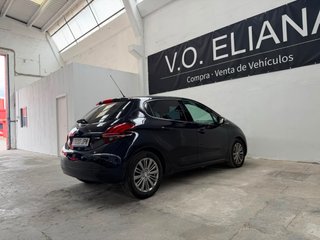 Peugeot 208 2016