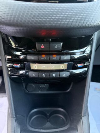 Peugeot 208 2016