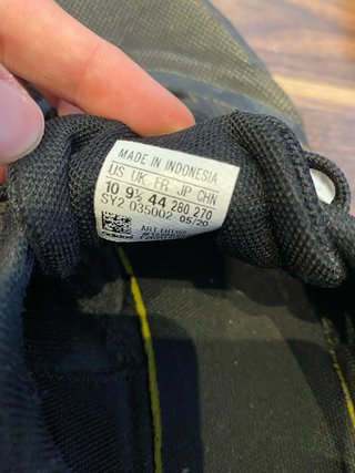 Zapatillas Adidas Negras y Blancas
