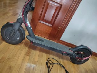 Patinete Eléctrico Xiaomi Mi M365 + cargador