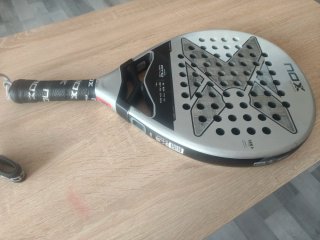 Pala de pádel Nox AT10 18K