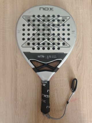Pala de pádel Nox AT10 18K