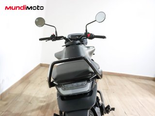 HUSQVARNA SVARTPILEN 125 ABS