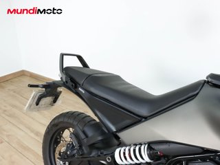 HUSQVARNA SVARTPILEN 125 ABS