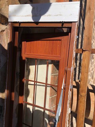 Puerta de salón de aluminio de efecto madera