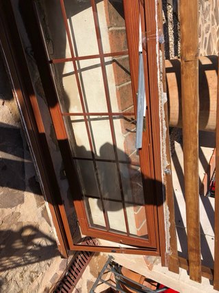 Puerta de salón de aluminio de efecto madera