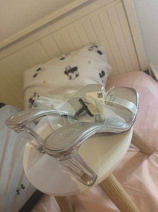 Sandalias tacón ZARA transparentes