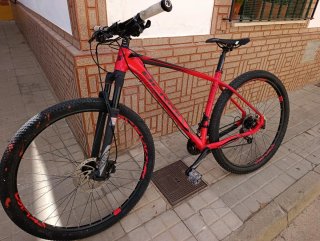 Bicicleta Montagna Rossa Rock Shox