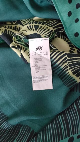 Vestido negro y verde con estampado