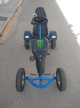 Coche de pedales para dos