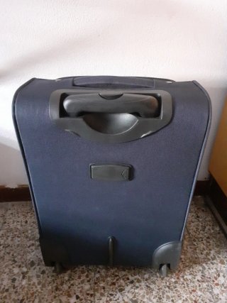 MALETA TROLLEY CON ASA TELESCÓPICA Y RUEDAS. NUEVA