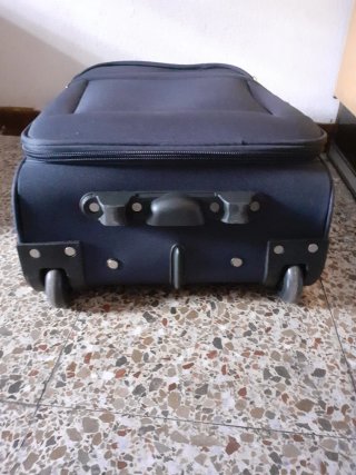 MALETA TROLLEY CON ASA TELESCÓPICA Y RUEDAS. NUEVA