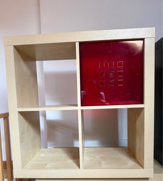 Estantería Ikea 4 cubos con cajón rojo