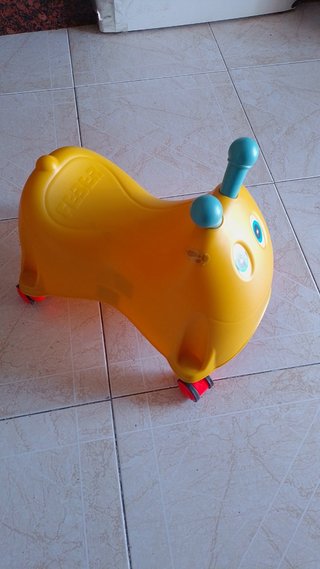 Correpasillos infantil amarillo