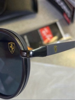 Gafas Ray-Ban  Ferrari Negras gris.