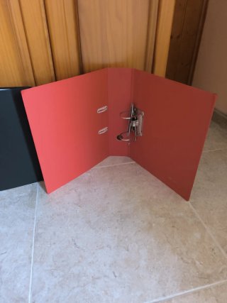 2 Carpetas Archivadoras DIN A4 (Roja y Negra)