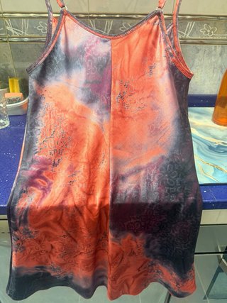Camiseta satén naranja y morado
