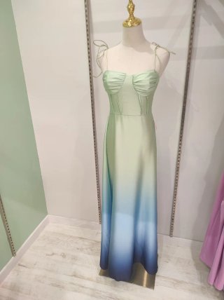 Vestido largo verde degradado invitada